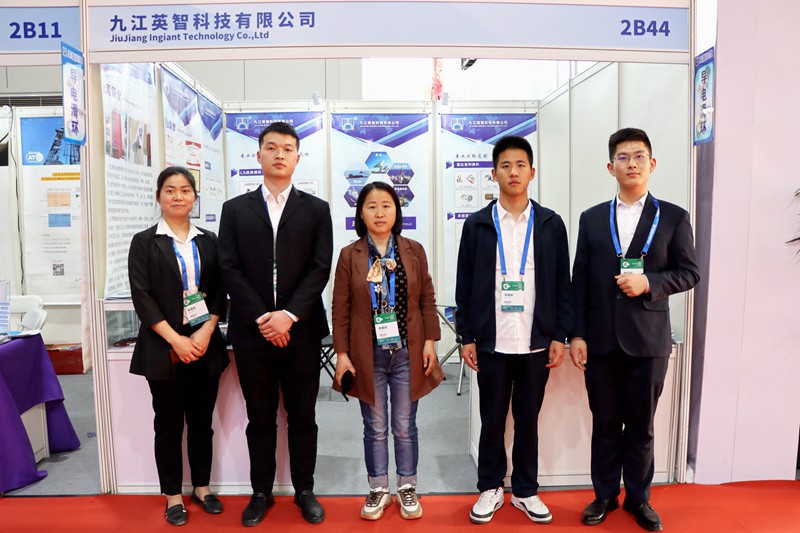 参加第十届雷达博览会的九江黄瓜视频软件科技员工合影